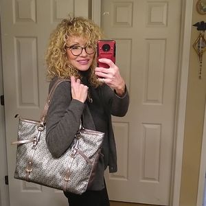 💕💐 DKNY large Leather silver bag